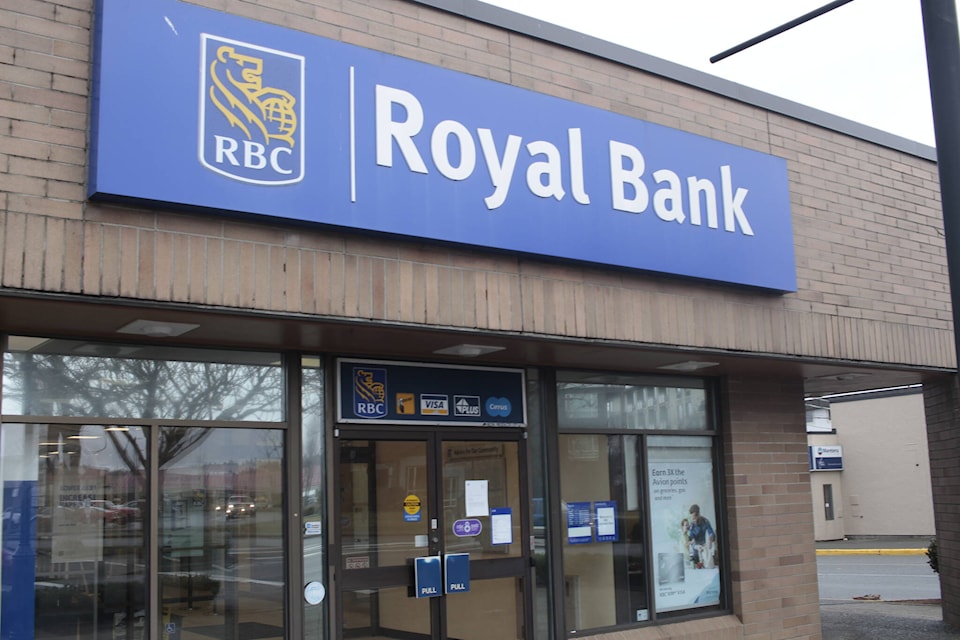 31535389_web1_230110-CRM-Royal-Bank-ATM-BANK_1