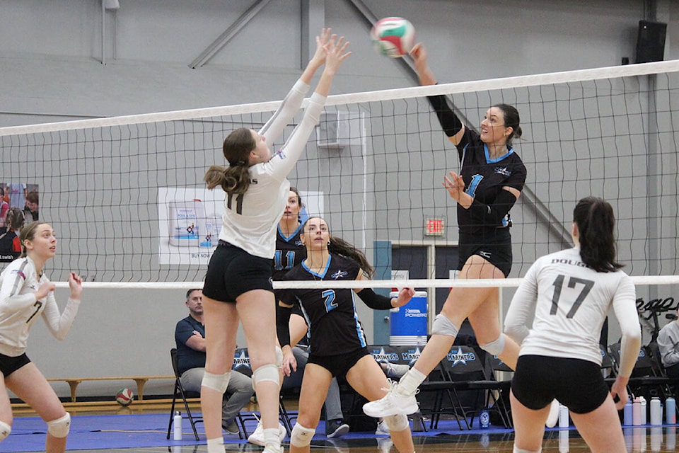 31798602_web1_230208-NBU-viu-volleyball-1_1