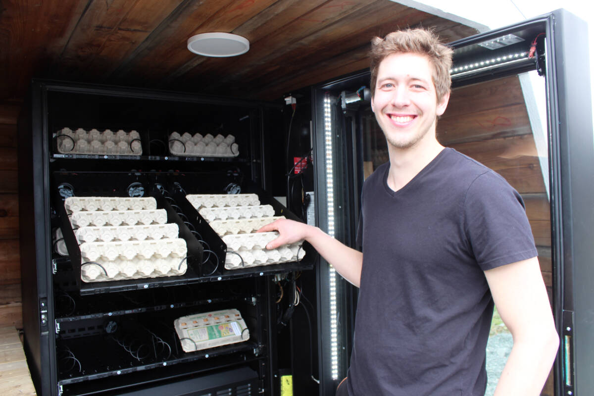 32314051_web1_230406-CHC-Egg-vending-machine-stock_3