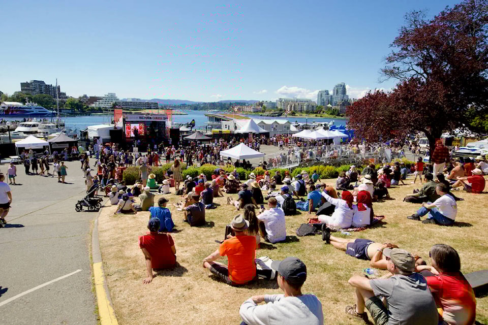32375084_web1_220701-VNE-Victoria-CanadaDay-pics_10