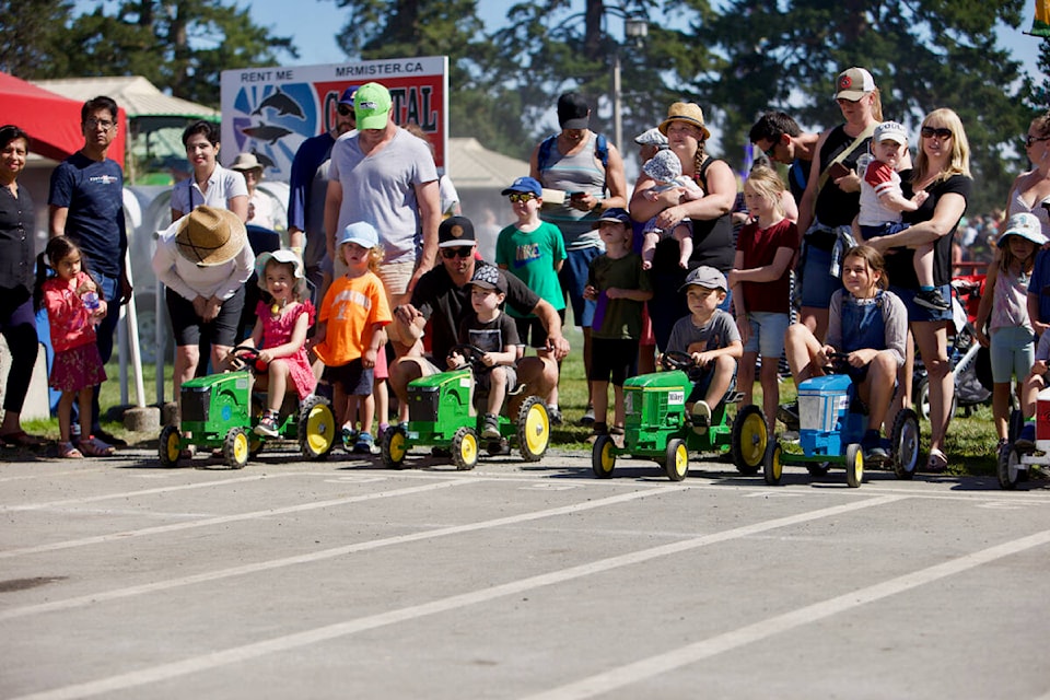 33327744_web1_220903-PNR-SaanichFair-Saturday-pics_14