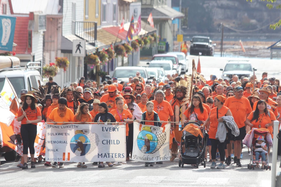 Marchers commence up Oak Street toward downtown Chemainus. (Photo by Don Bodger)