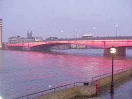 web1_270px-London_Bridge_Illuminated