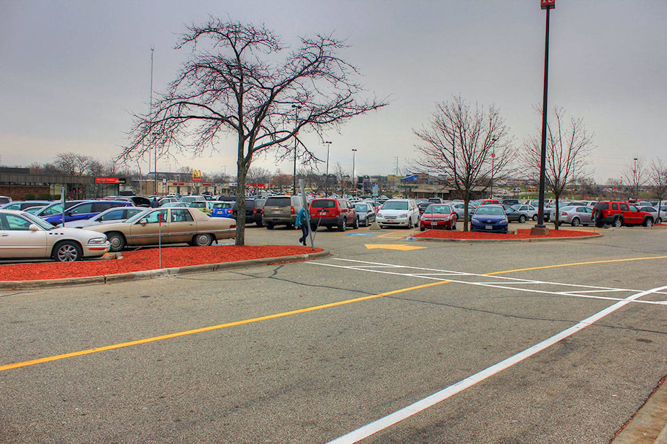 14474788_web1_181120-VNE-MallParkingLot