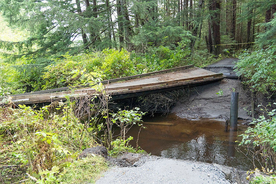 Heavy rains on Sept. 20 and Sept. 21 lifted the bridge connecting hole 10 completely off its foundations. The bridge can be seen to be dragged downstream by several metres on Sept. 22. (Photo: Norman Galimski/The Northern View)