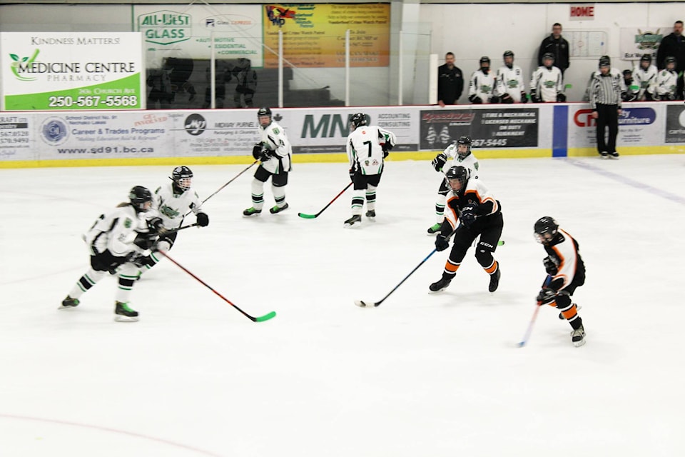 28520551_web1_220324-oeb-MinorHockeyReport2-FLYERS_1