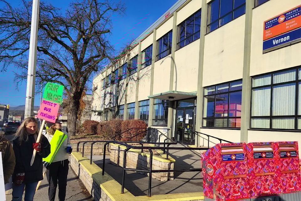 Canadian Union of Postal Workers from Local 848 were on the picket line at 7 a.m. Friday, Nov. 15, outside the Vernon branch of Canada Post.