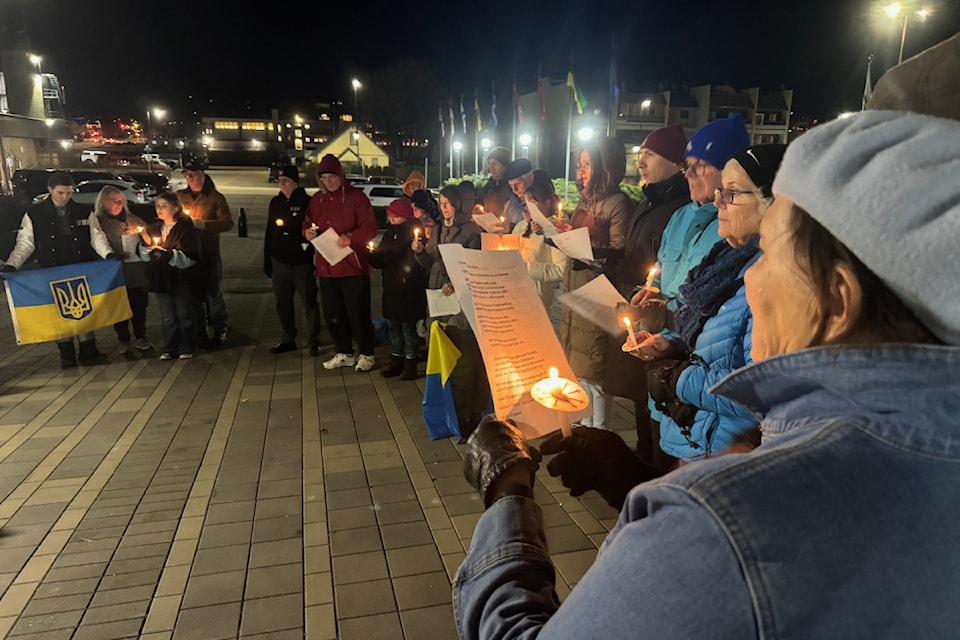 241121-vms-ukraine-vigil