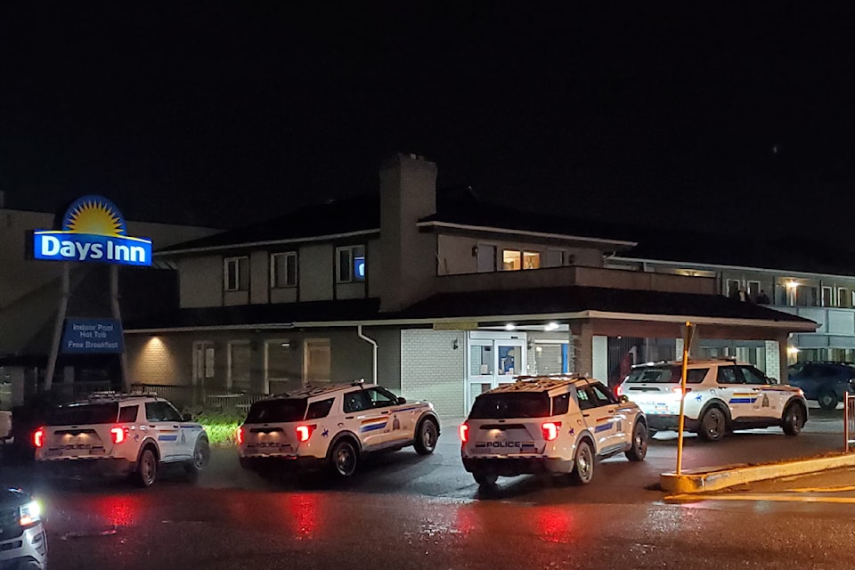 241128-vms-days-inn-police