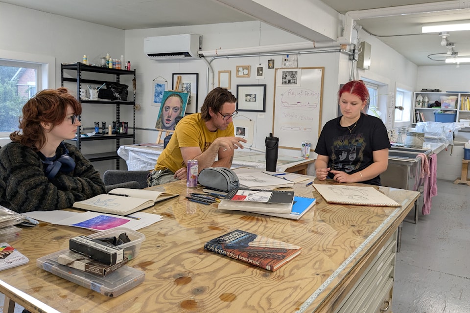 Rylan Broadbent leads an artist mentor session with youth artists Phoenix Keene (left) and Lucy Witteman.