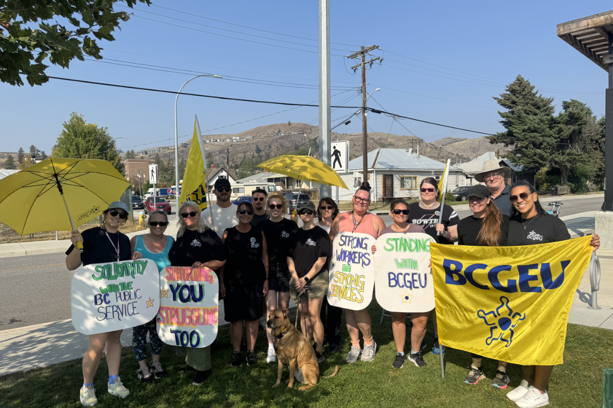 Without a picket line, striking public sector workers share info in Vernon