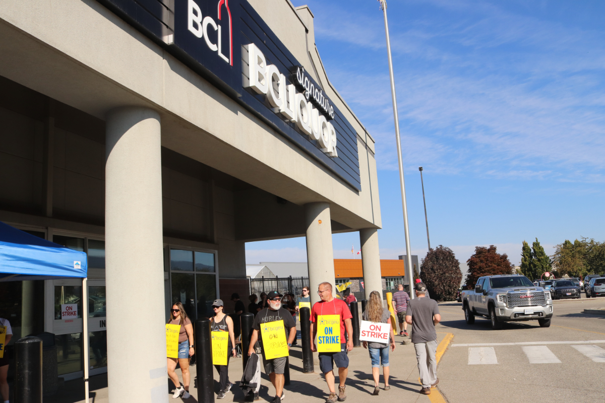 BC Liquor store workers picketing as BCGEU job action escalates