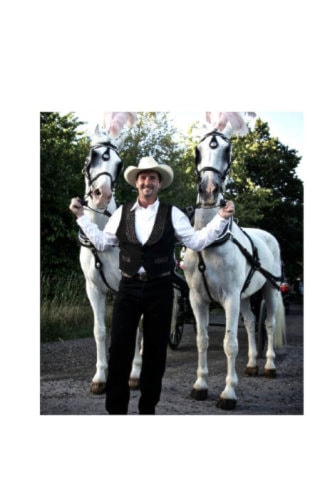 31431NewS.35.20110120161341.LeeDinwoodiewithhorses_20110121