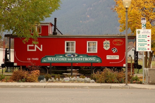40280vernonCity-of-Armstrong-Red-Caboose