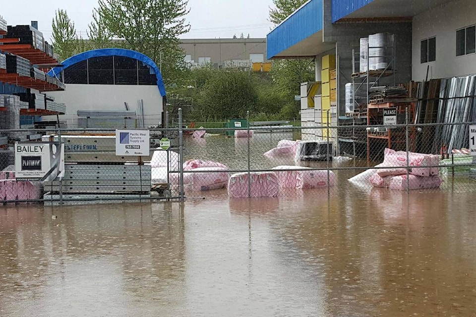 web1_170505-BPD-Adams-flood