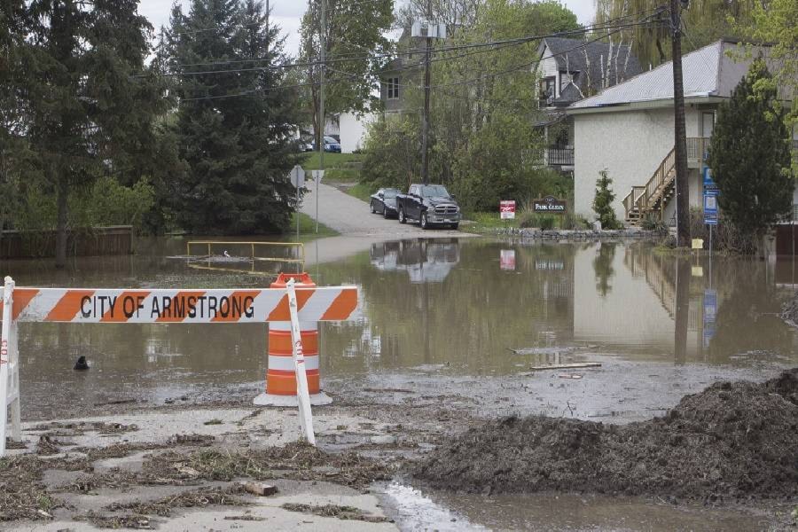 web1_170507-VMS-Armstrong-flooding