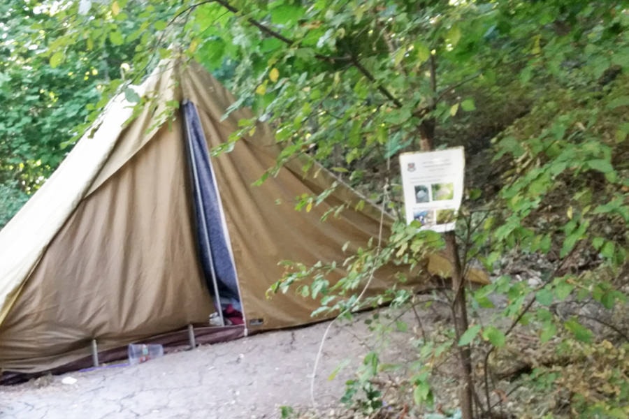 9465193_web1_homeless-camp2