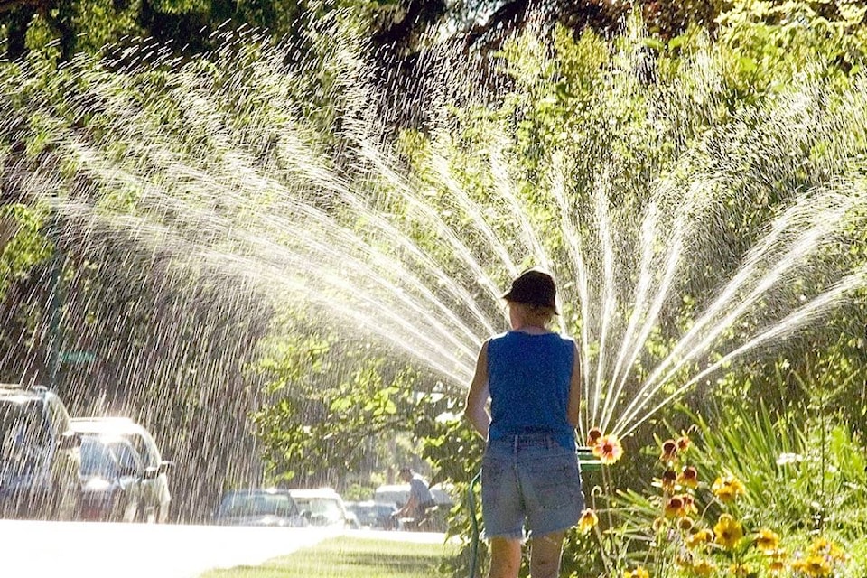 12017799_web1_180523-VMS-M-pesticides-sprinkling