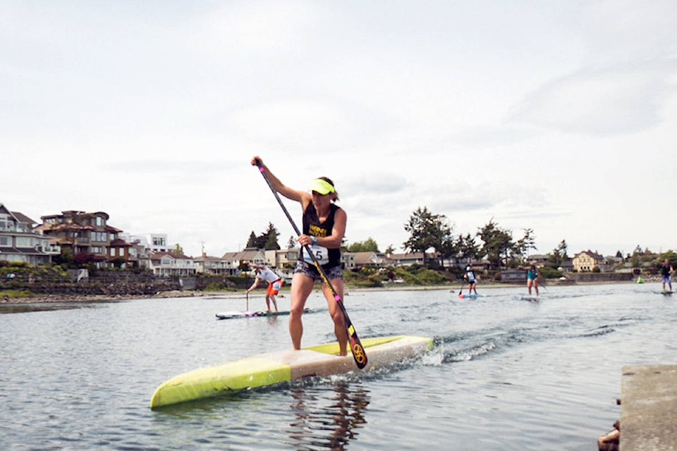 12136305_web1_paddleboarding