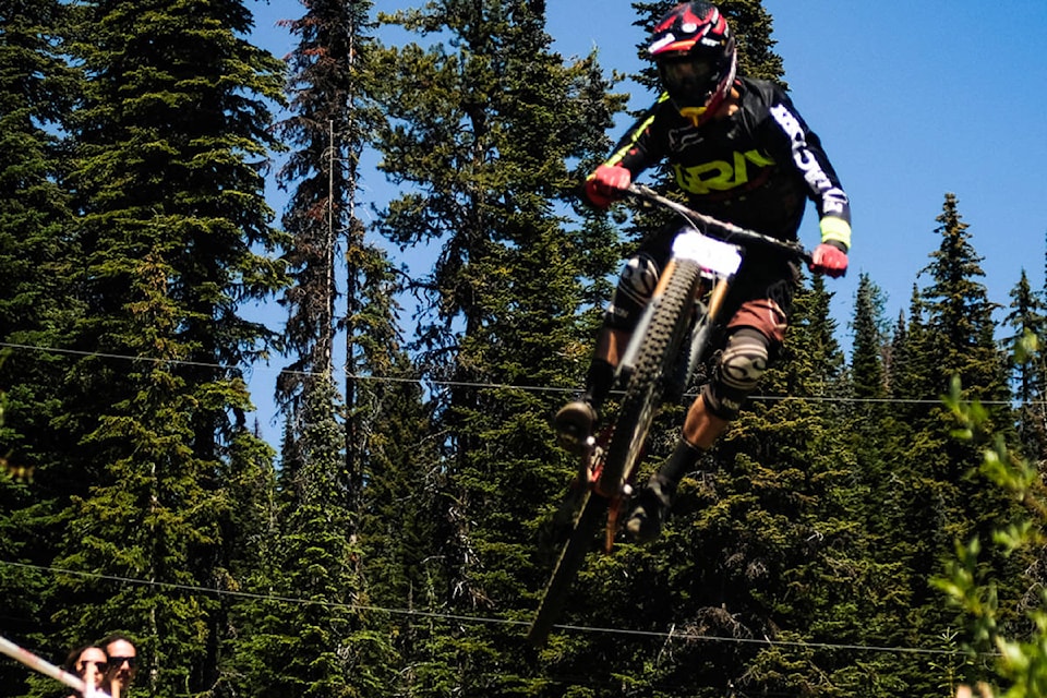 Canadian downhill mountain bikers clearance
