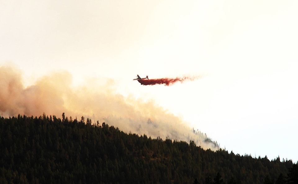 12822040_web1_180719-SUM-S-SUMMERLAND-FIRE-DAY-3_2