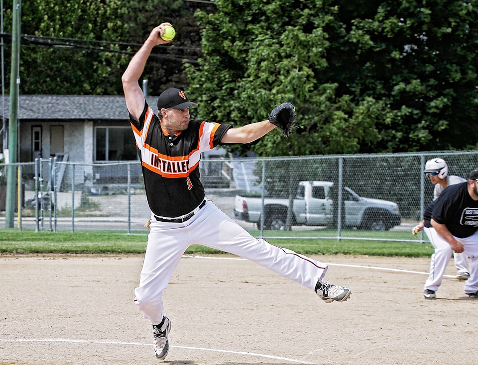 12845045_web1_180725-VMS-mensfastball2web