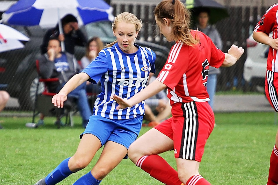 13616084_web1_180606-VMS-U15-Girls-Soccer2web