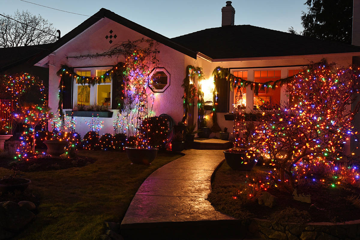 Picture Perfect House of Christmas Decorations - Vernon Morning Star