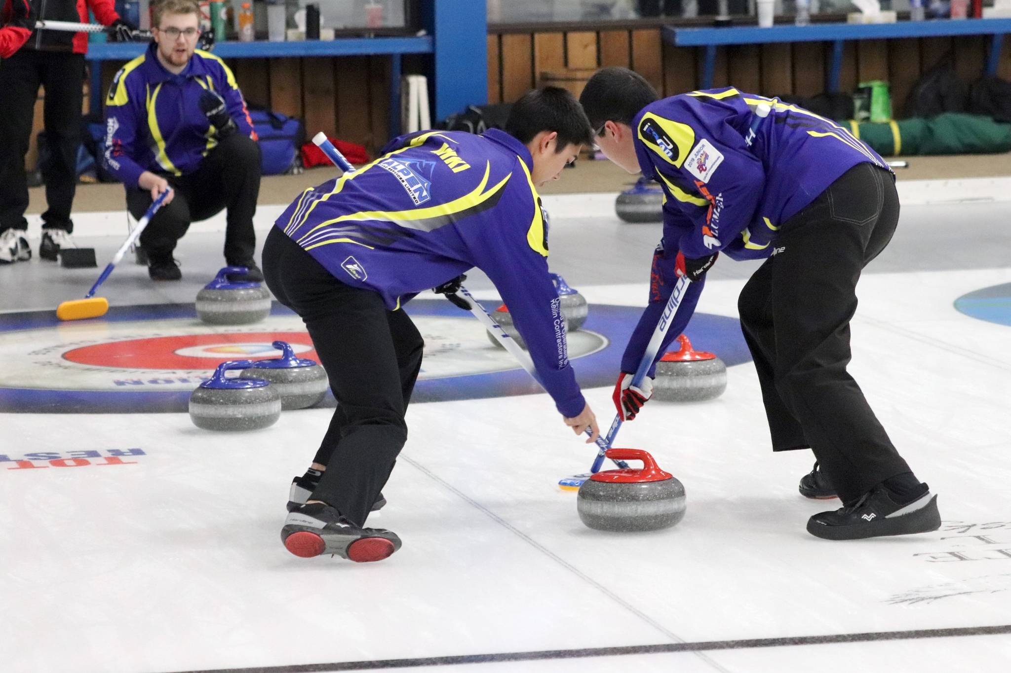 14974697_web1_181229-VMS-M-curling-12