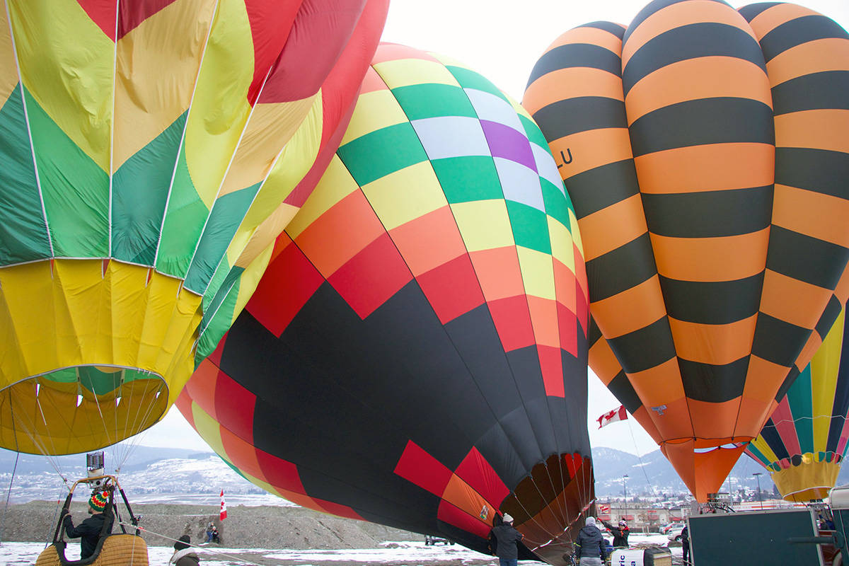 15345015_web1_190206-VMS-air-balloon-festival_4