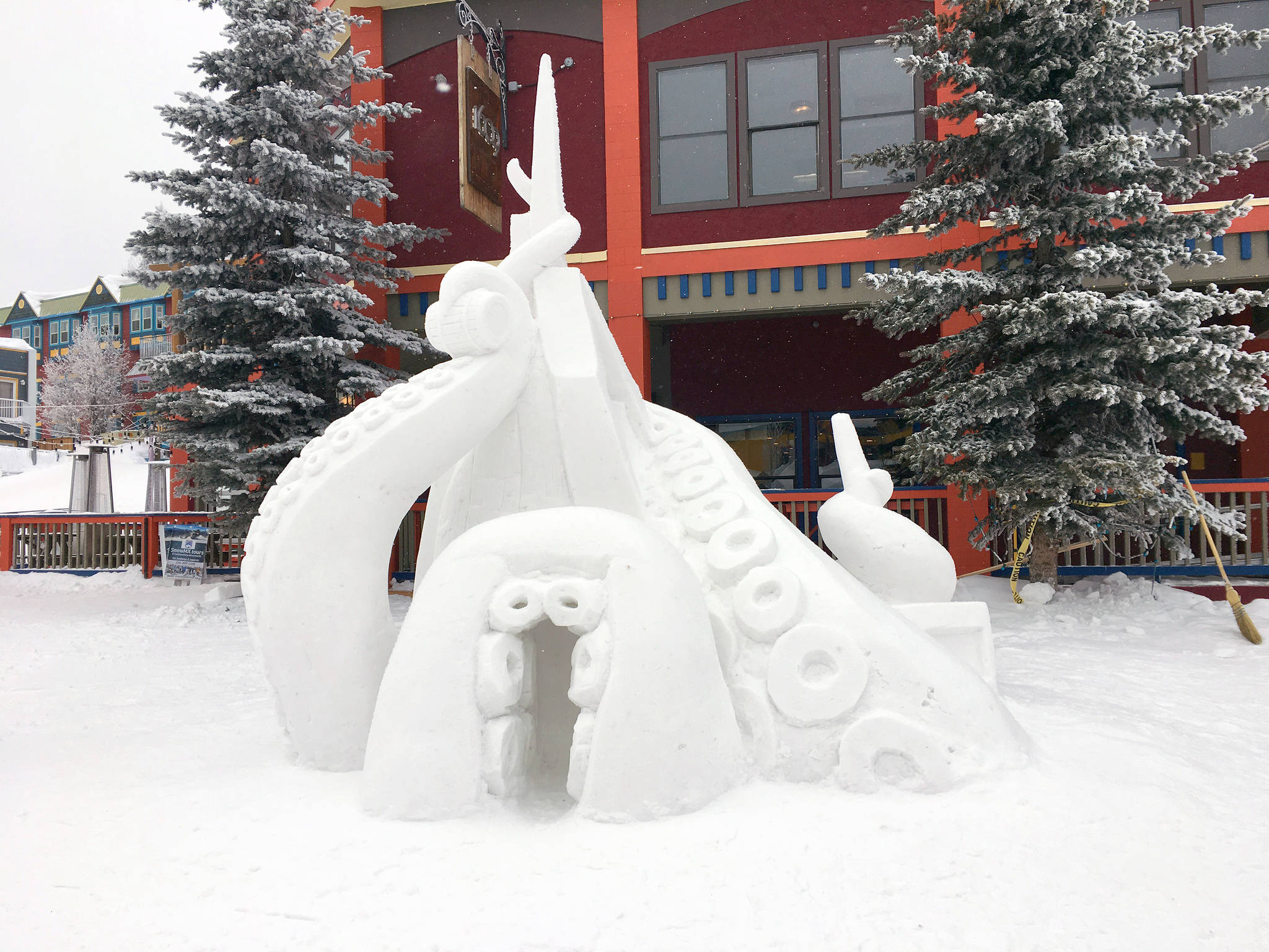 15399988_web1_190206-VMS-snow-sculpture4