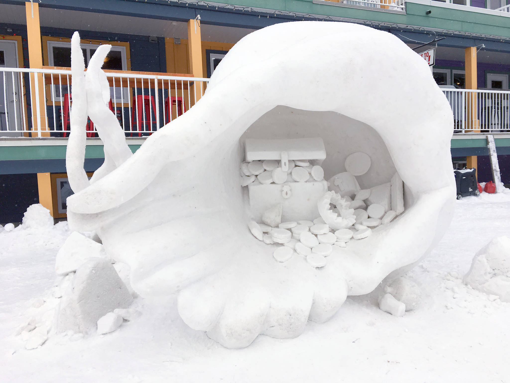 15399988_web1_190206-VMS-snow-sculpture6