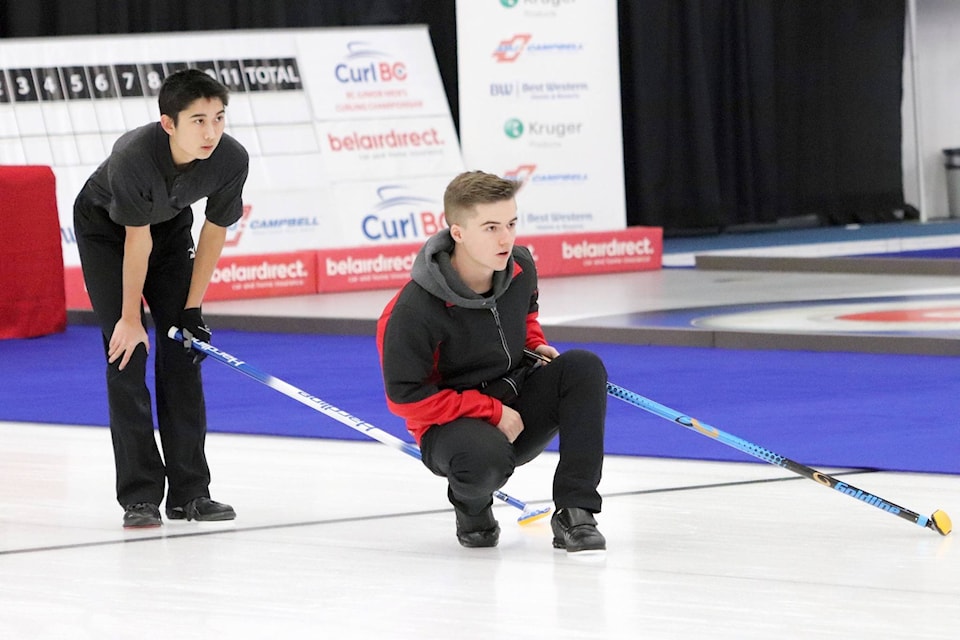 15952372_web1_181231-VMS-M-curling-3