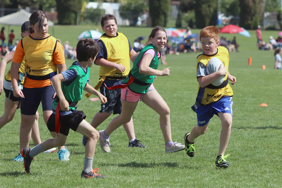 17178549_web1_190607-VMS-touchrugby1