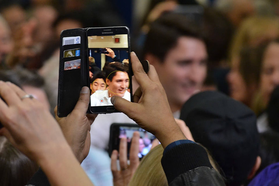 17406859_web1_trudeau4