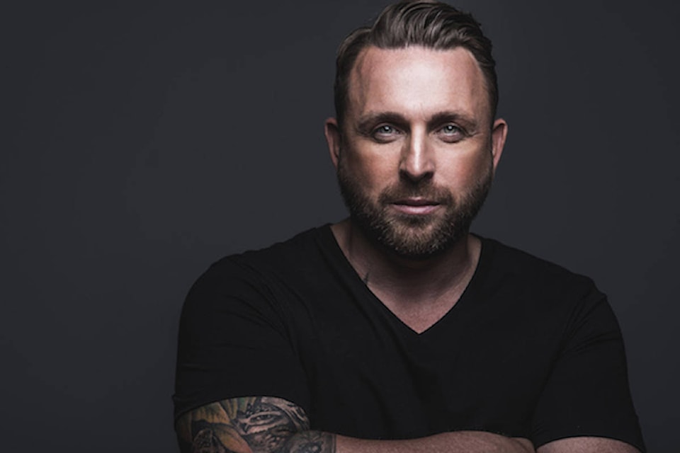 18609953_web1_johnny-reid-3