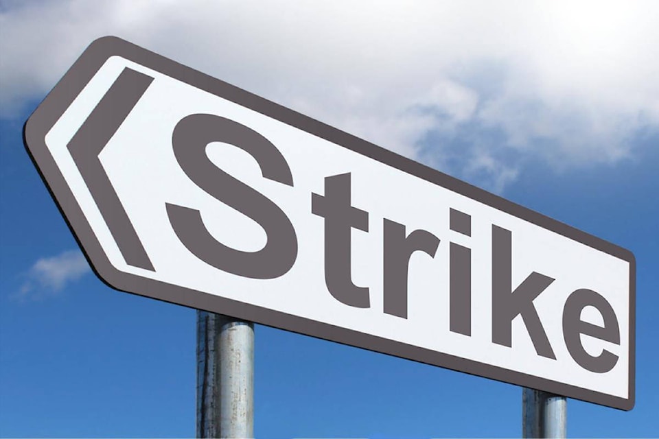 18640395_web1_strike