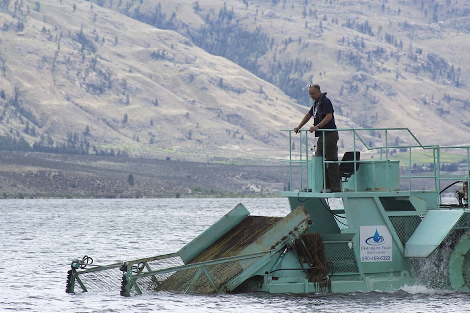 19711015_web1_170809_KCN_milfoil-harvester