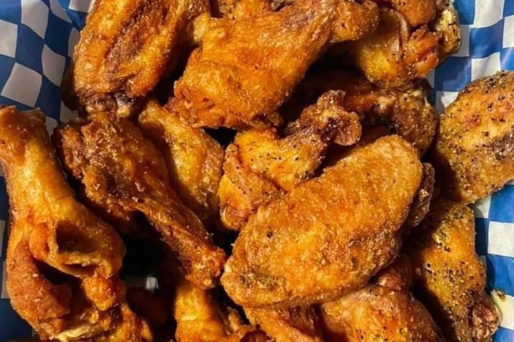 25234412_web1_210527-VMS-Rosters-wings-chicken-wings_1