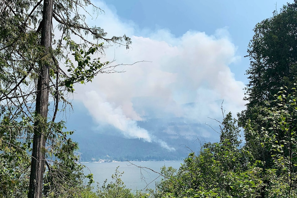 25900939_web1_210729-EVN-OK-PUSH-Sicamous-fire-update_1