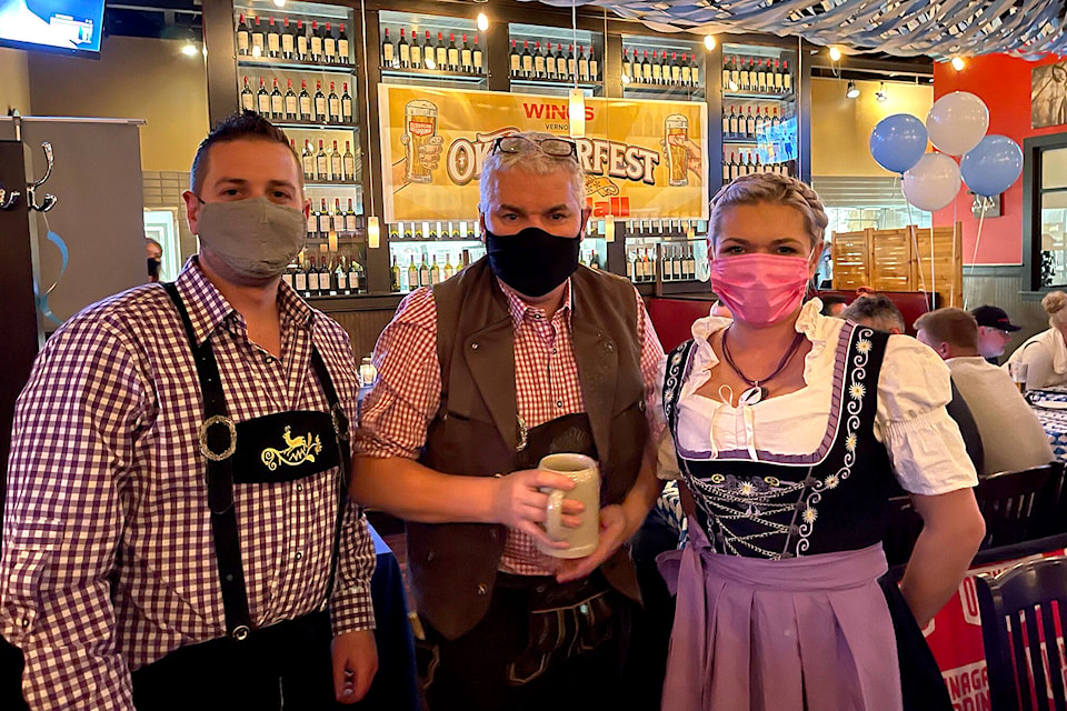 26766853_web1_211014-VMS-octoblerfest-bavarian_1