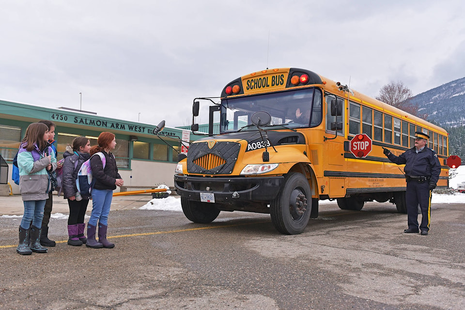 26834428_web1_201118-SAA-school-bus-red-lights_1