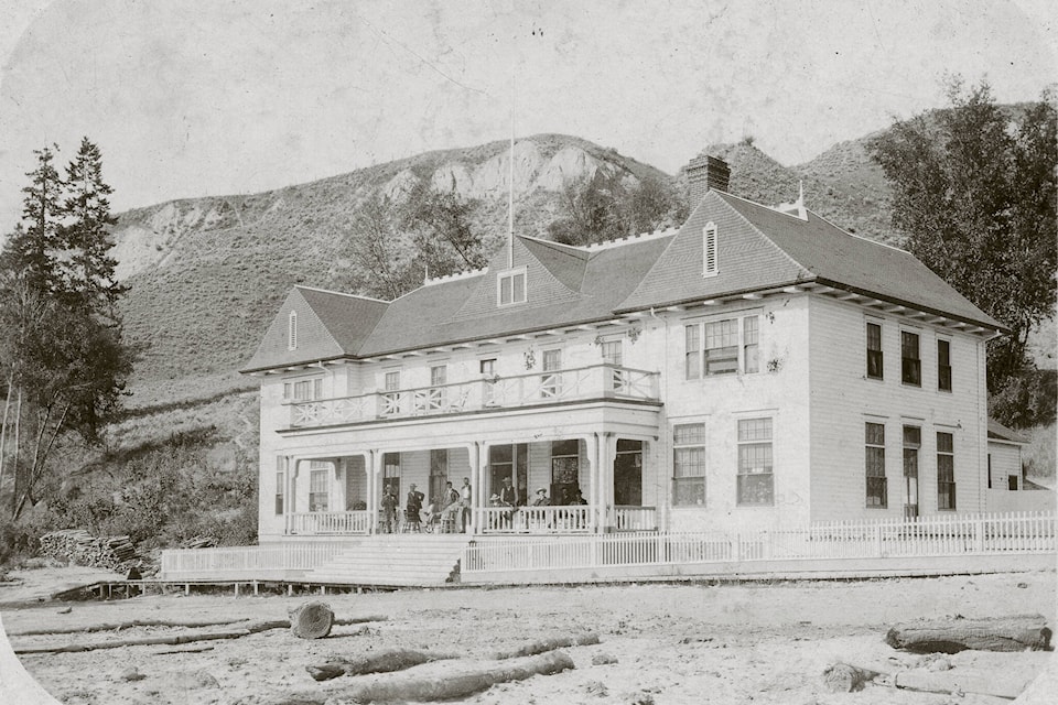 28239830_web1_220303-SUM-Historic-hotel-SUMMERLAND_1