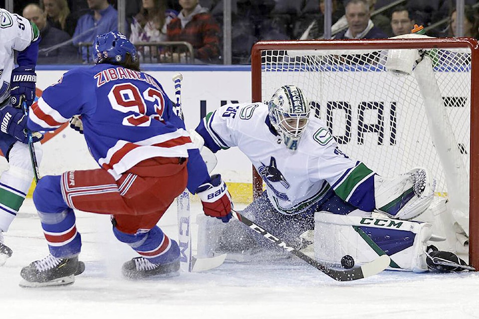 28294883_web1_220227-CPW-Canucks-Rangers-rangers_1