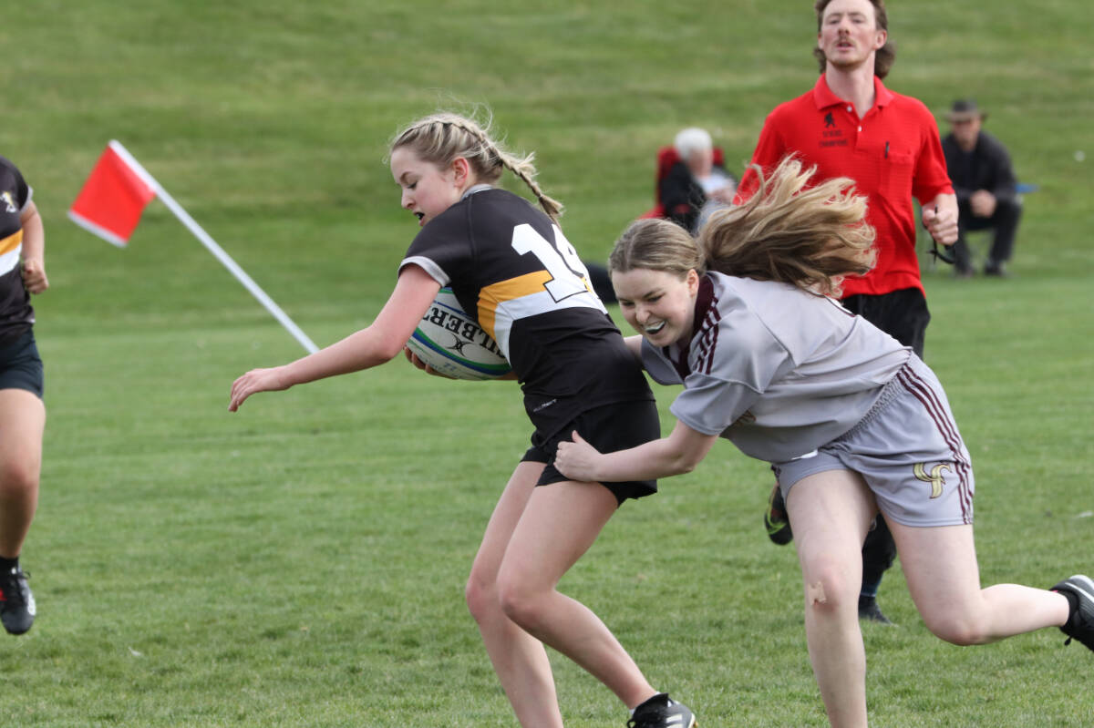 28900869_web1_220428-VMS-rugby-sr-girls-RUGBY_3