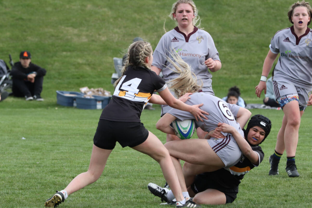 28900869_web1_220428-VMS-rugby-sr-girls-RUGBY_4