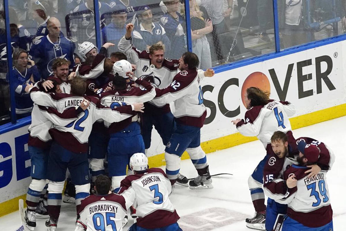 Avalanche's Joe Sakic voted winner of NHL's general manager of the