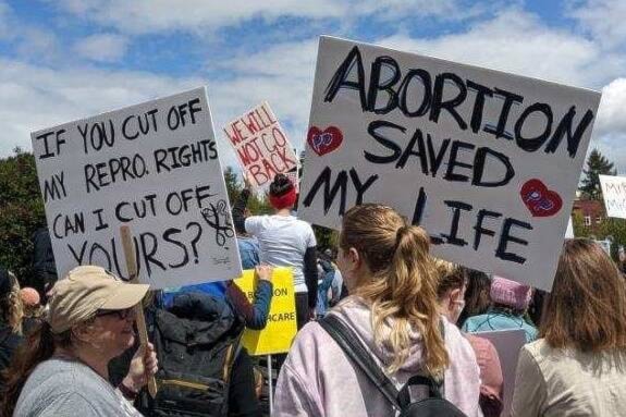 29615009_web1_Abortion-Protest_1