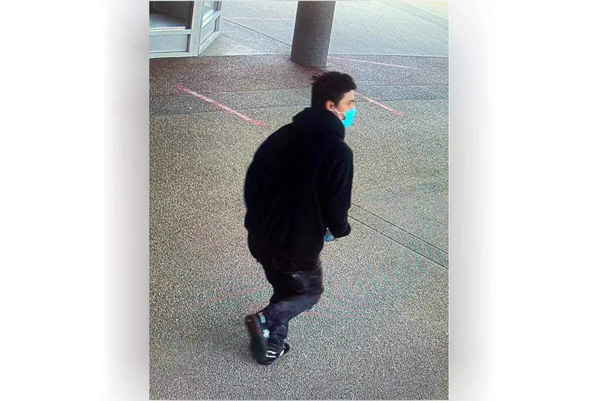 Penticton RCMP are looking for a man who robbed a jewerly store at Cherry Lane Mall on Monday, Aug. 22. (Penticton RCMP)