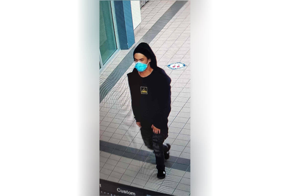 Penticton RCMP are looking for man who robbed a jewerly store at Cherry Lane Mall on Monday, Aug. 22. (Penticton RCMP)
